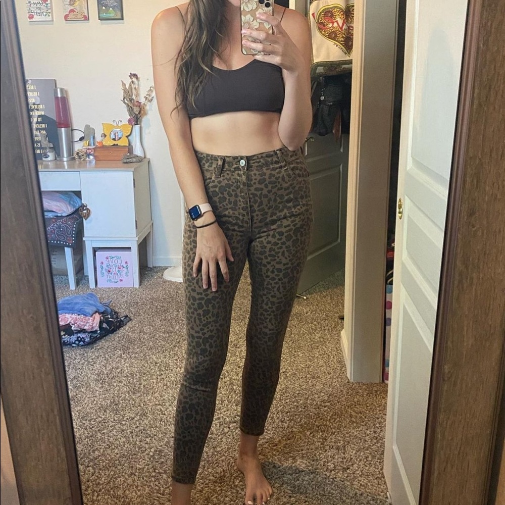 NWOT American Eagle Leopard Jeggings